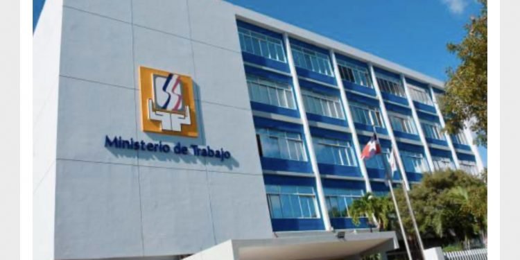 Economía dominicana generó más de 735,000 nuevos empleos formales en últimos siete años