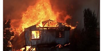 Un incendio en plena Nochebuena destruye más de 100 casas en Chile