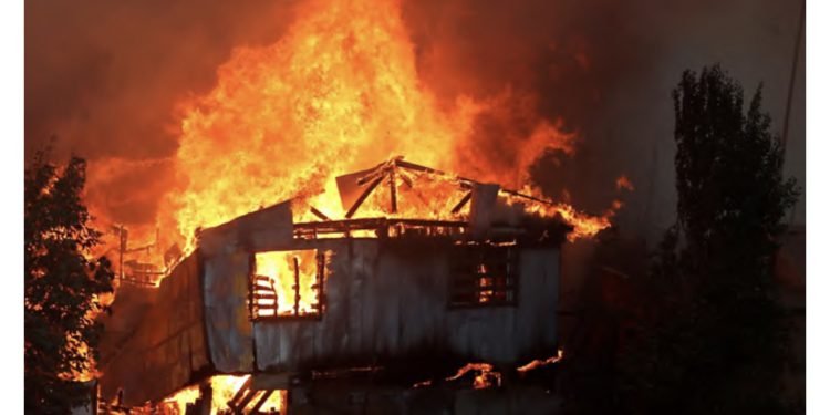 Un incendio en plena Nochebuena destruye más de 100 casas en Chile