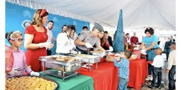 Cedeño comparte con 605 niños huérfanos