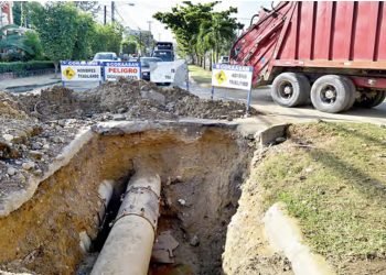 Rotura de tubería afecta a sector de Santiago