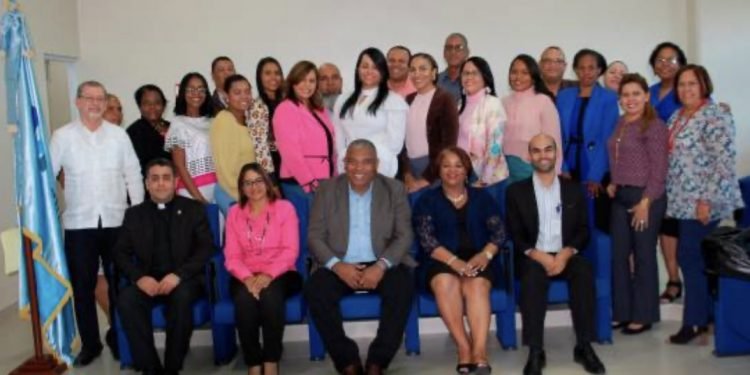 Ministerio de Educación otorga 20 becas a docentes para doctorado