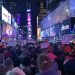 Miles de personas piden el juicio político contra Trump en Times Square de Nueva York