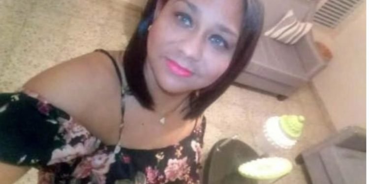 Un mes de prisión preventiva a mujer acusada de golpear agente de la PN en Espaillat