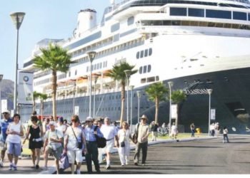 Los otros turistas: la mano amiga del crucerista, los dominicanos ausentes y los presentes