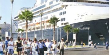 Los otros turistas: la mano amiga del crucerista, los dominicanos ausentes y los presentes