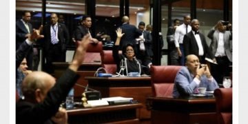 Senado aprueba préstamo de RD$1,200 millones para doble sueldo de ayuntamientos