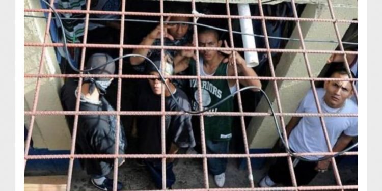 Sube a 20 el número de muertos por tiroteo en cárcel del Caribe de Honduras