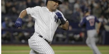 Edwin Encarnación firma con Medias Blancas de Chicago