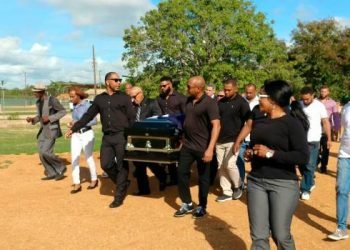 Sepultan al padre de Edwin Encarnación en La Romana