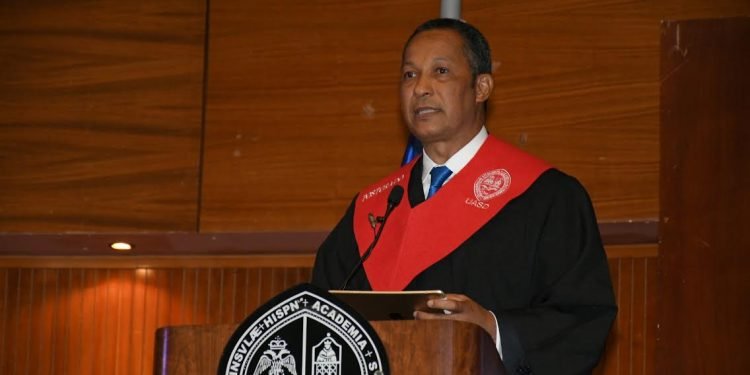Senador Dionis Sánchez se gradúa con índice más alto en maestría de Derecho Constitución y Procesal Constitución en la UASD