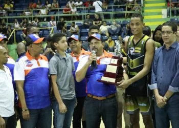 Enriquillo derrota Dosa e iguala serie final basquet de La Vega