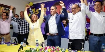 LENIN DE LA ROSA ESCOGE A MAESTRA ALFONSINA DE LA ROSA COMO  COMPAÑERA DE BOLETA A LA VICE ALCALDÍA