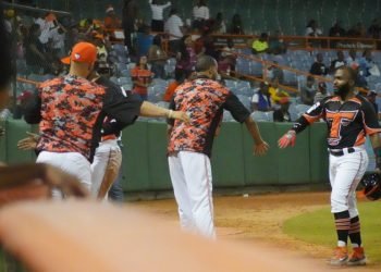Toros obtienen duodécima victoria consecutiva; Licey firme en segundo