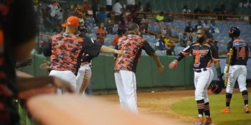 Toros obtienen duodécima victoria consecutiva; Licey firme en segundo