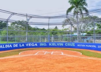 Inauguran moderno estadio de béisbol en La Vega