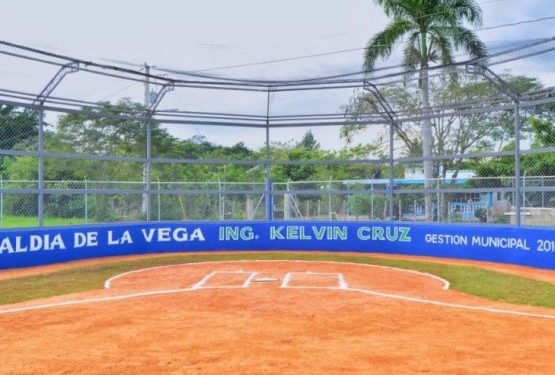 Inauguran moderno estadio de béisbol en La Vega