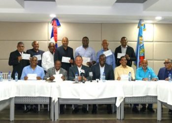 CAASD entrega 5.5 millones de pesos para el baloncesto Distrito Nacional