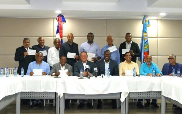 CAASD entrega 5.5 millones de pesos para el baloncesto Distrito Nacional