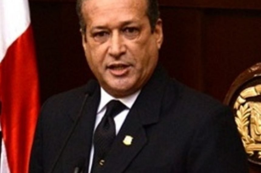 Reinaldo Pared, muestra 1,025 leyes, en sus 14 años.