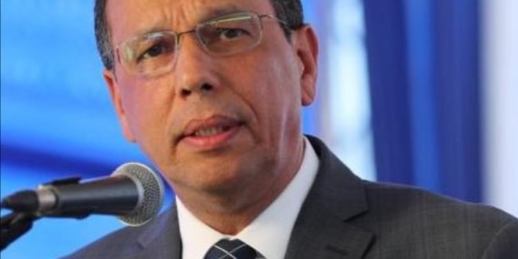 Ministro de educación visitó varios centros educativos en Santo Domingo Oeste.