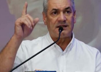 Gonzalo Castillo llama a la población a acudir tranquilos a ejercer su derecho al voto el 15 de marzo.