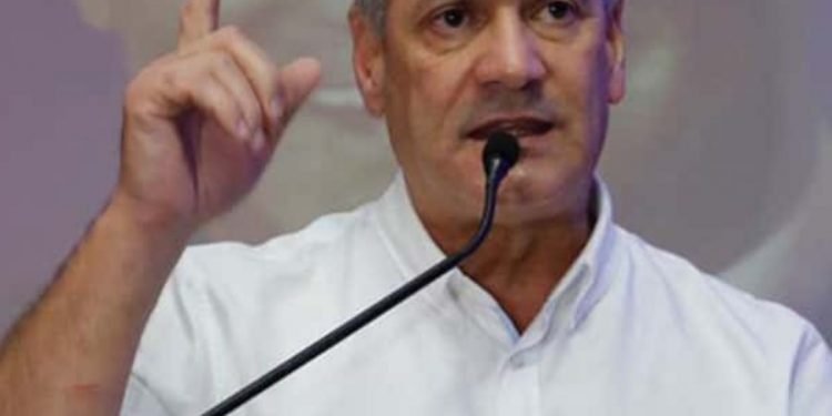 Gonzalo Castillo llama a la población a acudir tranquilos a ejercer su derecho al voto el 15 de marzo.