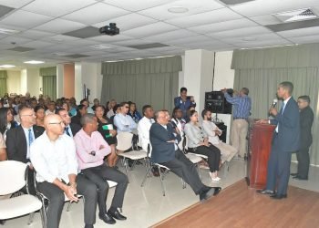 Senado  realiza charla para concientizar a empleados sobre el Covid 19.