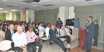 Senado  realiza charla para concientizar a empleados sobre el Covid 19.