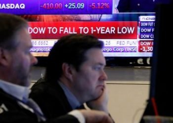 Lunes negro en los mercados; detiene operaciones Wall Street