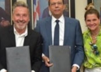 Ricardo Montaner y el Ministro de Educación construirán una escuela en Samaná.