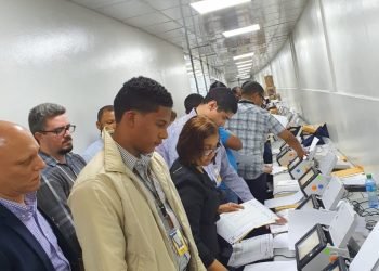 La JCE prueba escáneres que se utilizarán en elecciones del 15 de marzo