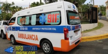 Colocan una ambulancia en un centro de votación en Santiago