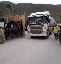 Autoridades de CESFRONT recuperan camiones que fueron robados en Haití por medio de las autoridades haitianas