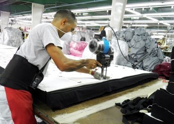 Actividad laboral sustenta el 77.4% de hogares en República Dominicana