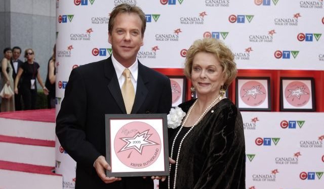 Muere la actriz Shirley Douglas a los 86 años
