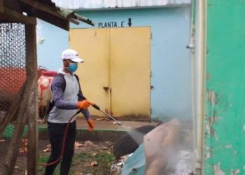 Realizan jornada de limpieza en la cárcel pública de Salcedo para evitar coronavirus