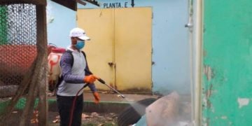 Realizan jornada de limpieza en la cárcel pública de Salcedo para evitar coronavirus