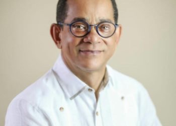 Senador Vargas Pide al Presidente Medina adquirir 12 millones libras pollos de productores del país