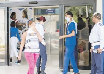 Ministro de Salud recomienda a la gente que no compre mascarillas en las calles