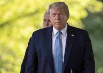 Trump presenta plan para reactivación gradual de la economía