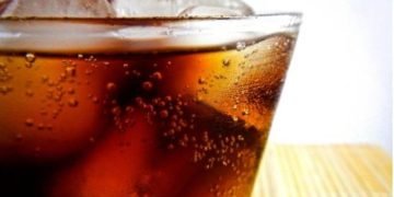 Coca-Cola gana 65% más en primer trimestre pero avisa de impacto de COVID-19