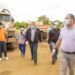 Alcalde Carlos Guzmán se integra a jornada de limpieza en Santo Domingo Norte