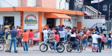 Reabren negocios ciudad de Santiago pese a la cuarentena por la pandemia
