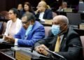 División y coronavirus amenazan extensión de estado de emergencia