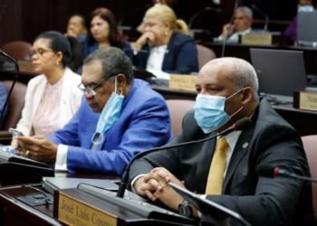 División y coronavirus amenazan extensión de estado de emergencia