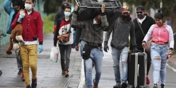 COVID-19 deja sin nada a cientos de migrantes que regresan
