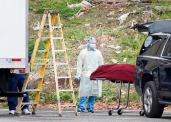 EEUU se convierte en el primer país que registra 2,000 muertos en un día