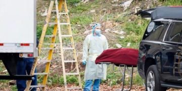 EEUU se convierte en el primer país que registra 2,000 muertos en un día