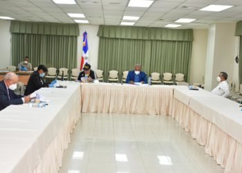 Senadores estudian proyecto de Ley General de Gestión Integral y Coprocesamiento de Residuos de la República Dominicana